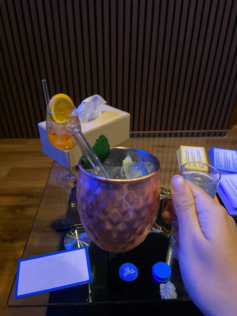 Osvěžující drink s ledem – DrIng bar Plzeň